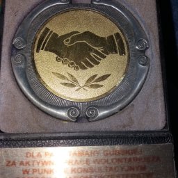 Medal, który otrzymałam za aktywną pracę wolontariusza w Punkcie Konsultacyjnym Pomocy Ofiarom Przestępstw.
