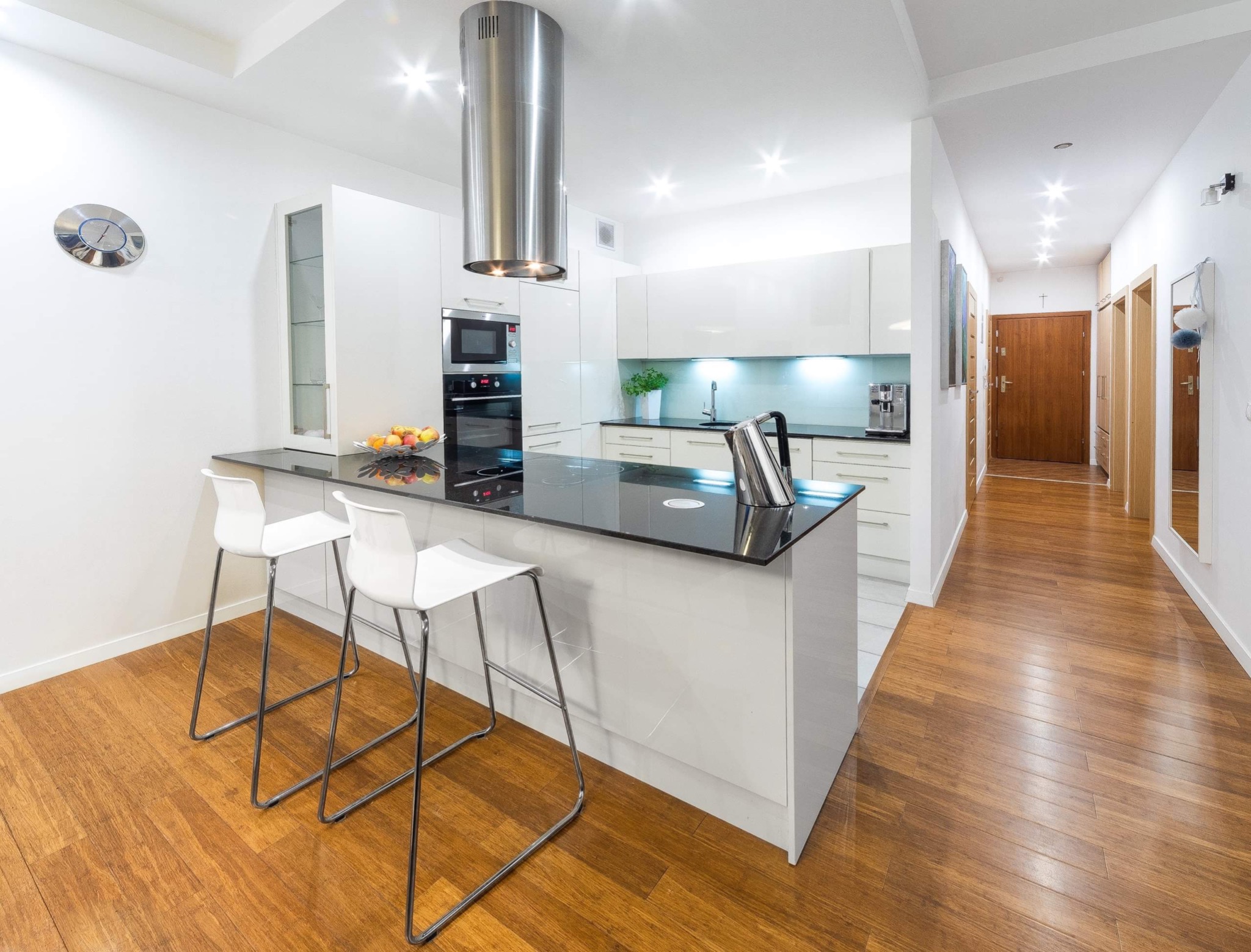 Wykonanie mieszkania od stanu deweloperskiego 'pod klucz'. Nie wykonujemy mebli kuchennych