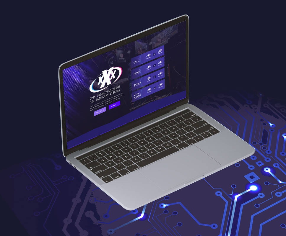 Laptop wyświetlający stronę internetową z logo i listą gier, umieszczony na tle przedstawiającym schemat płyty głównej w odcieniach niebieskiego.