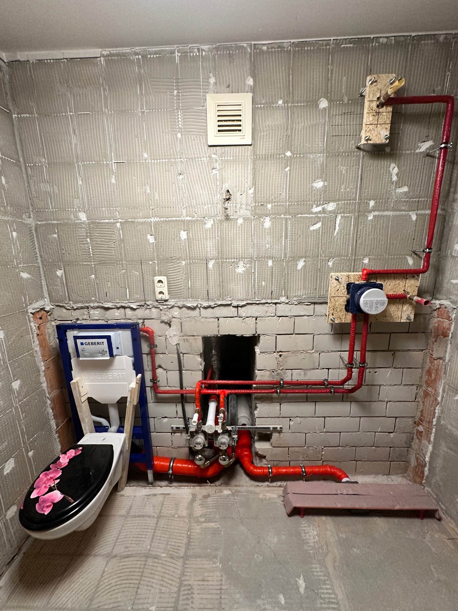 Montaż instalacji hydraulicznej w łazience