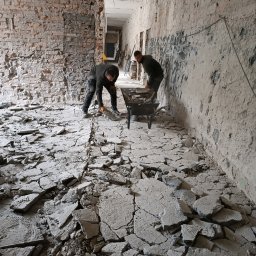 Robert Urbański Hermes - Kłucie posadzki i tynków