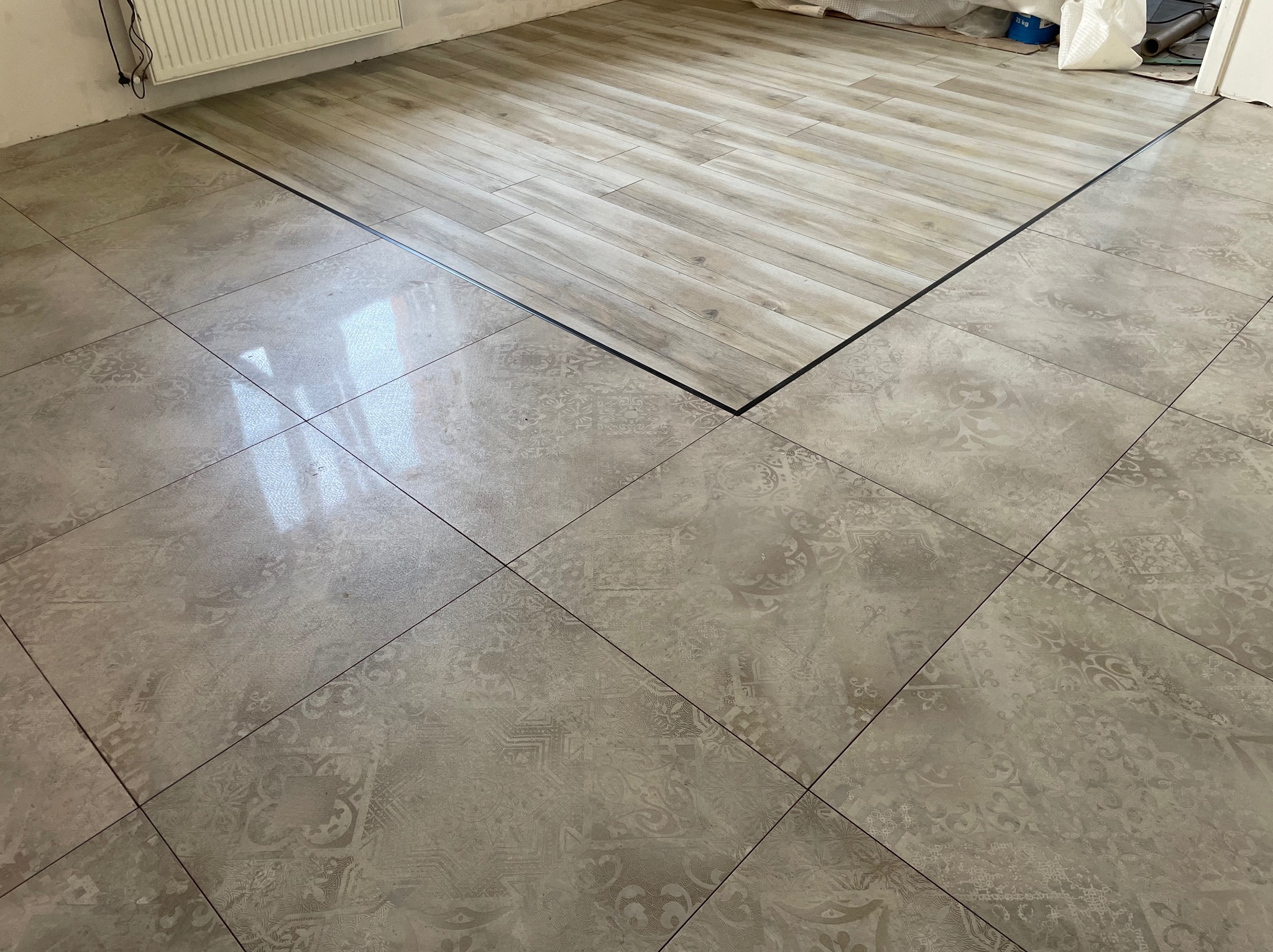 Płytki z połączeniem z panelami