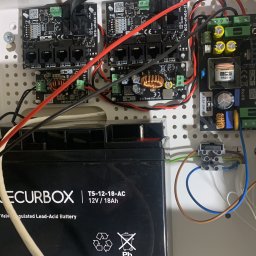 Monitoring z zasilaniem buforowym