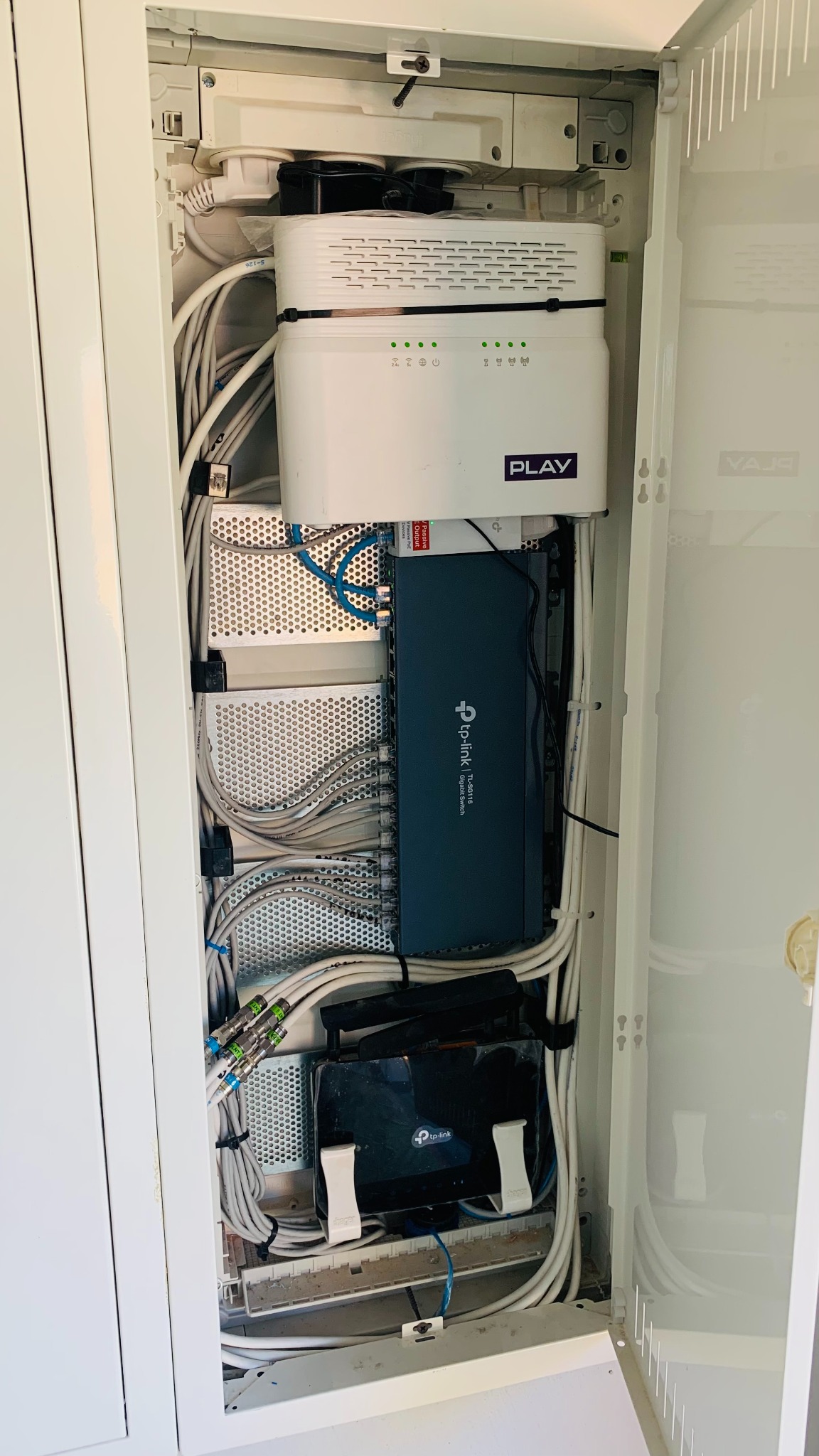 Sieć internetowa MESH z Internetem LTE