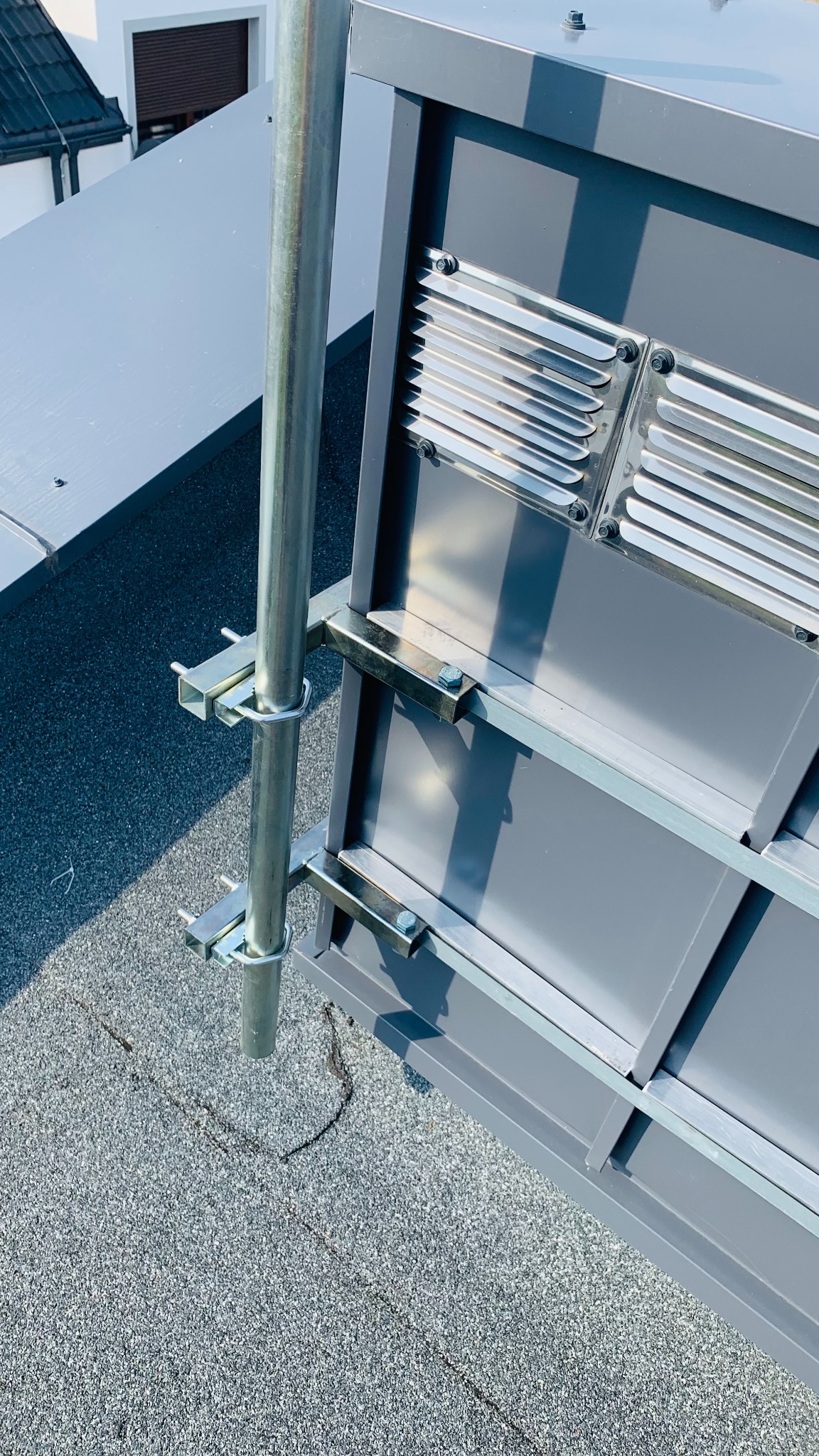 Obejma kominowa, bezinwazyjny montaż.