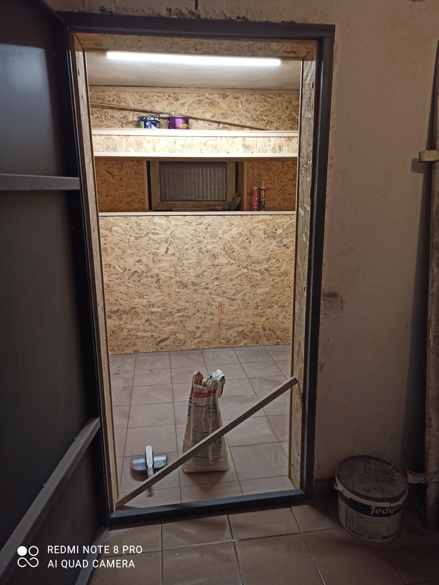 Piwnica adaptacja na garderobę