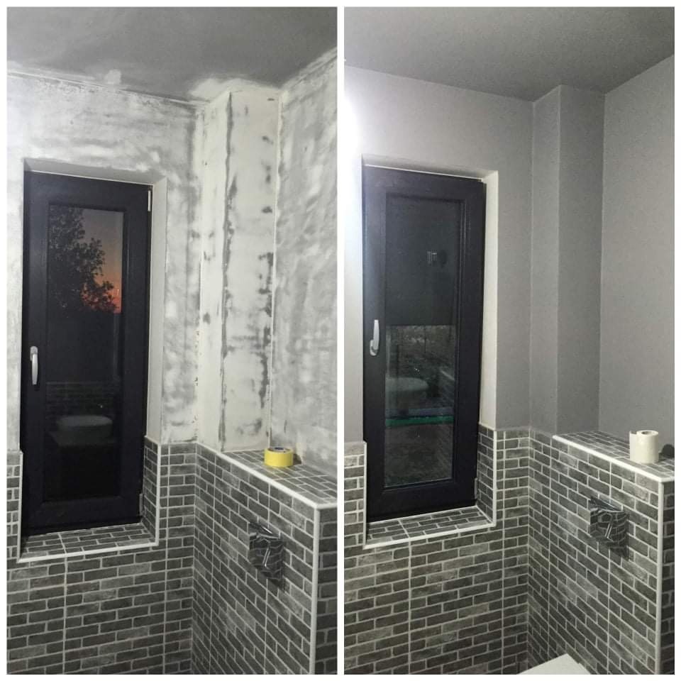 Łazienka przed i po: ściana obok okna z czarną ramą, po lewej surowa, z widocznymi śladami szpachli, po prawej pomalowana na szaro, płytki ceramiczne na ścianie zachowane.