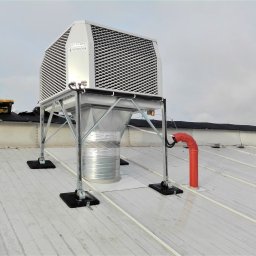 Urządzenie klimatyzacyjno-wentylacyjne IntrCooll OXYCOM zamontowane na dachu. Chłodzenie tylko świeżym powietrzem, bez czynnika chłodniczego.