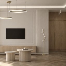MP ARCHITEKTURA WNĘTRZ PAULINA TRACZ - Jasne, minimalistyczne wnętrze salonu z drewnianą zabudową, okrągłymi lampami i parkietem w jodełkę. Nowoczesny design z subtelnym oświetleniem LED.