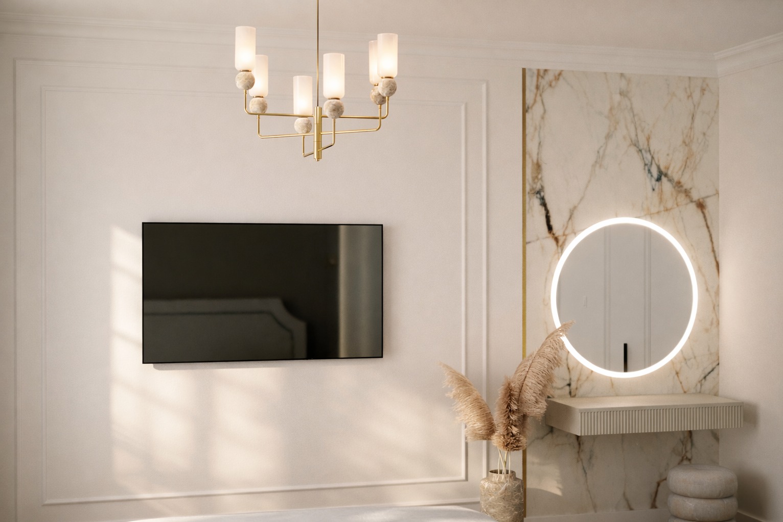 Elegancka ściana z telewizorem i okrągłym lustrem z podświetleniem LED. Marmurowa dekoracja ściany i złoty żyrandol dodają luksusowego charakteru wnętrzu.
