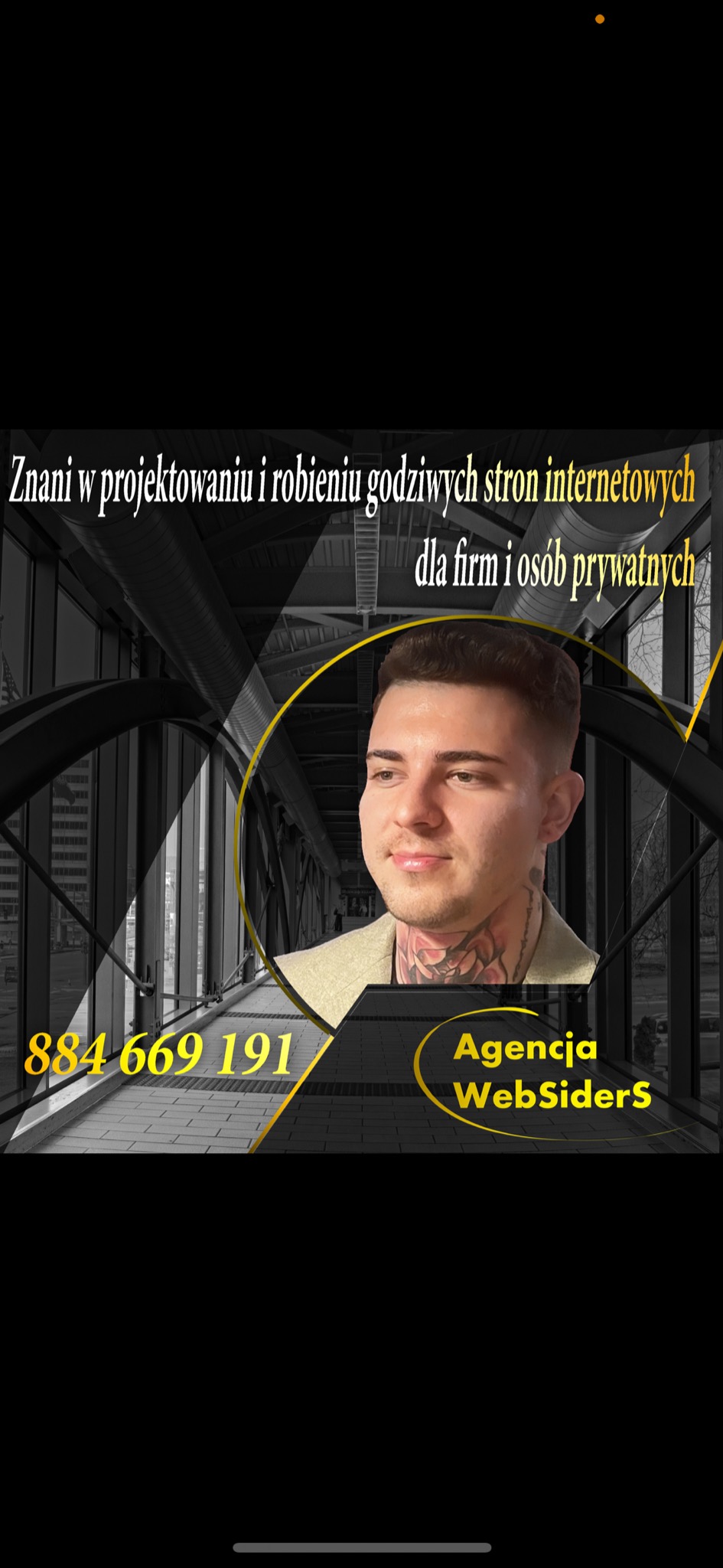 Grafika reklamowa agencji WebSiders z numerem telefonu i portretem mężczyzny z tatuażami na szyi, oferującej projektowanie stron internetowych dla firm i osób prywatnych, na tle czarno-białego...