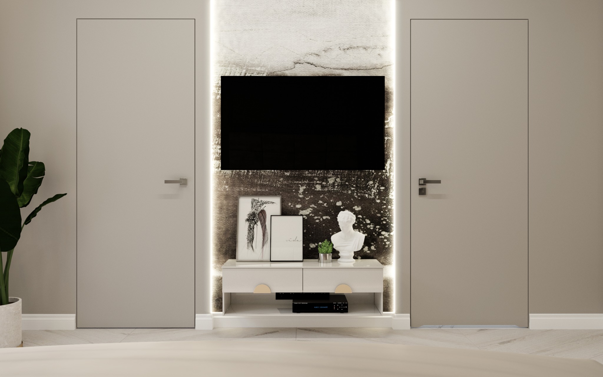 Minimalistyczny salon z ukrytymi drzwiami, podświetlanym panelem ściennym z telewizorem, białą szafką RTV z dekoracjami: popiersiem, ramkami i rośliną doniczkową.