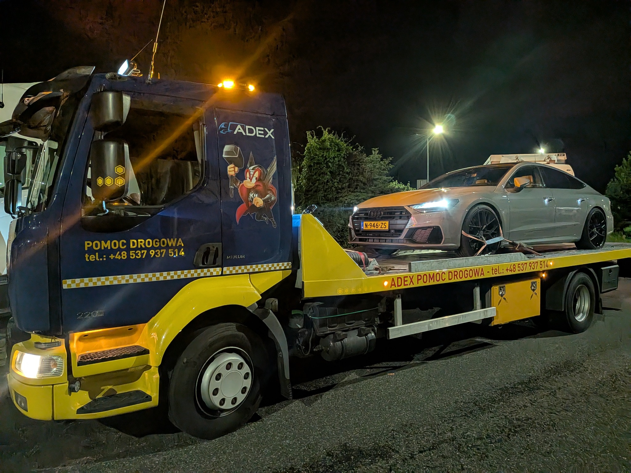 ADEX Tarnów nocna akcja na autostradzie, auto na lawecie i jedziemy dalej.