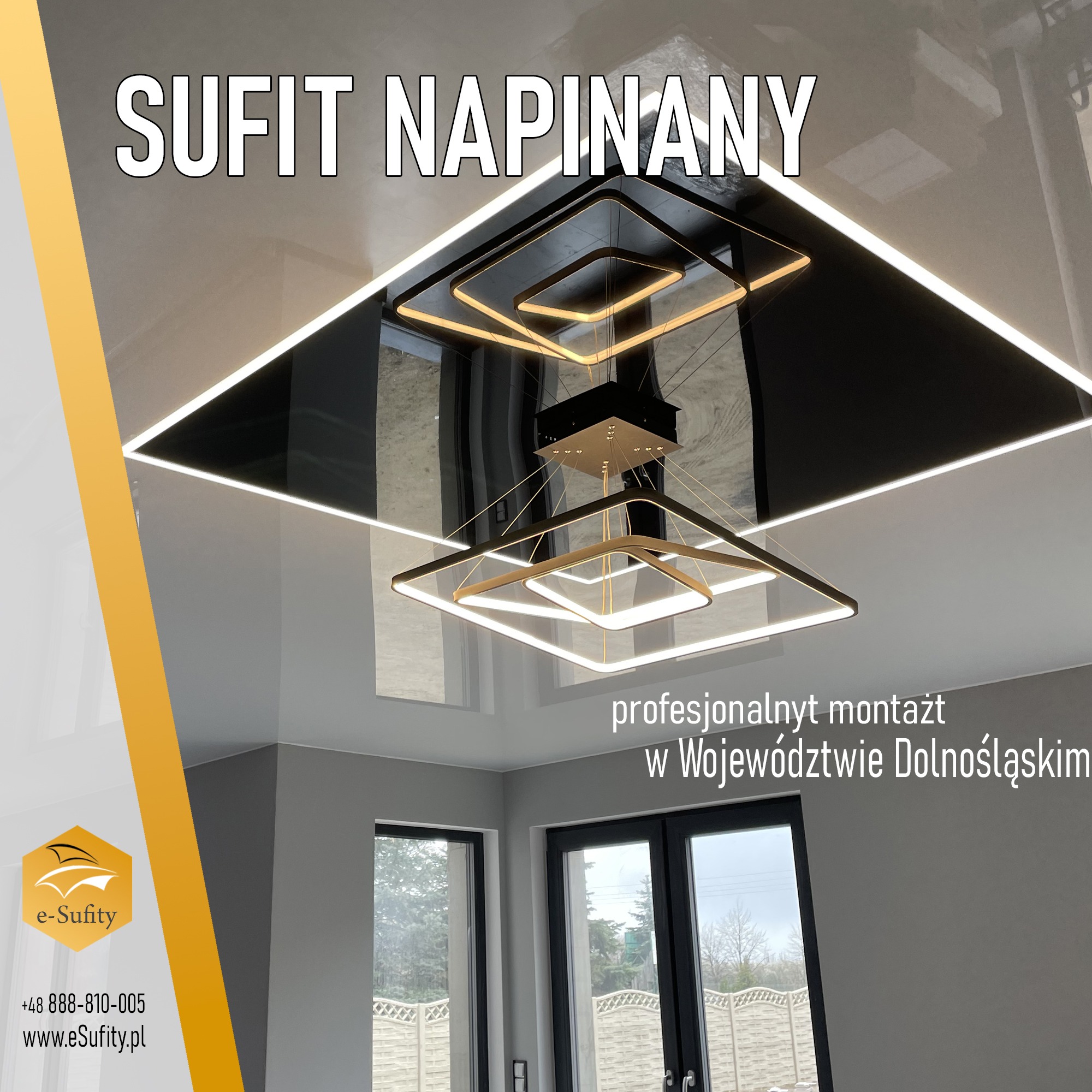 Błyszczący sufit napinany z nowoczesnym, kwadratowym oświetleniem LED, odbijającym się w powierzchni sufitu.