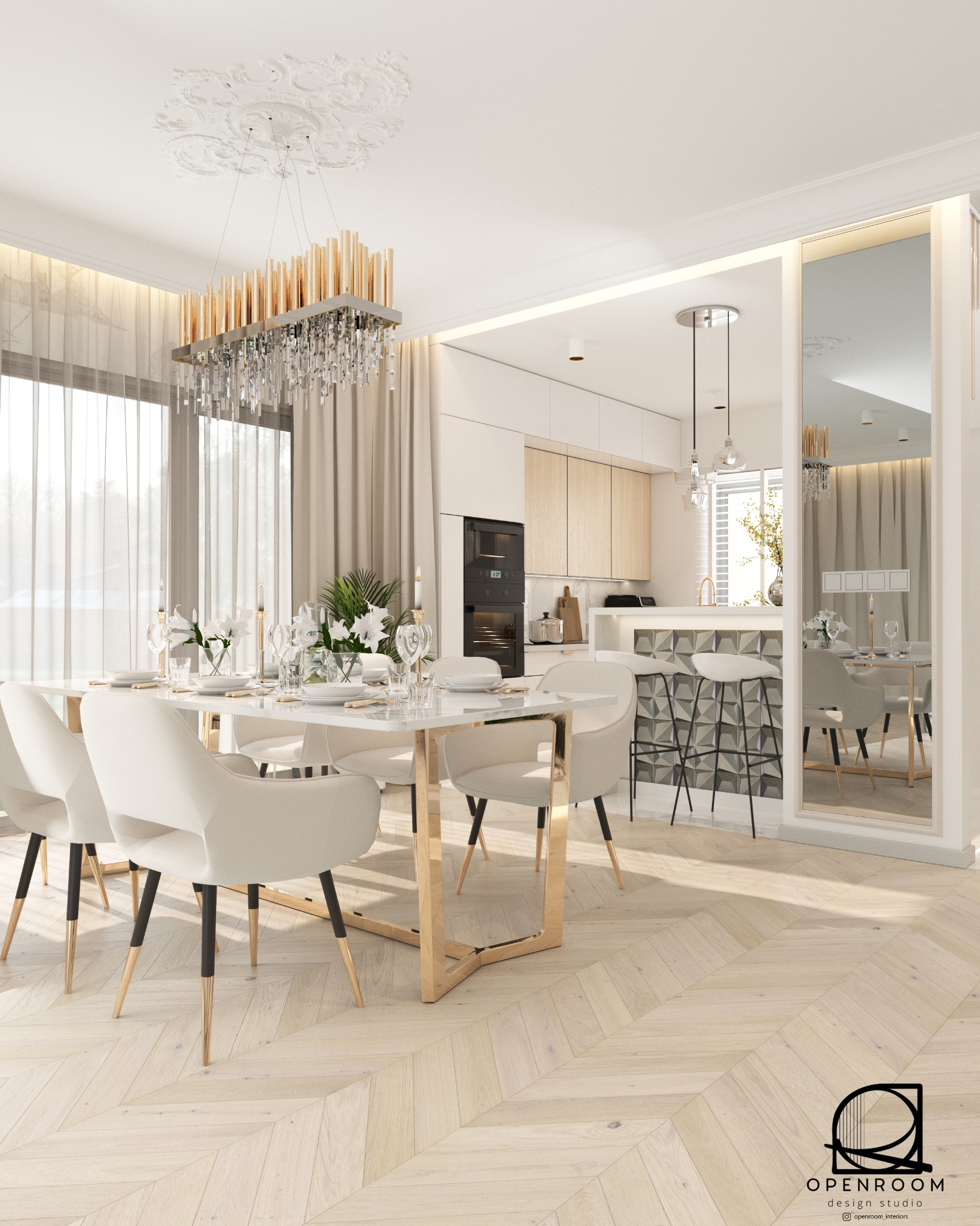 Jasna jadalnia z marmurowym stołem, kremowymi krzesłami na czarno-złotych nogach i parkietem w jodełkę, widok na kuchnię z barkiem i geometrycznym wykończeniem, całość oświetlona przez żyrandol...