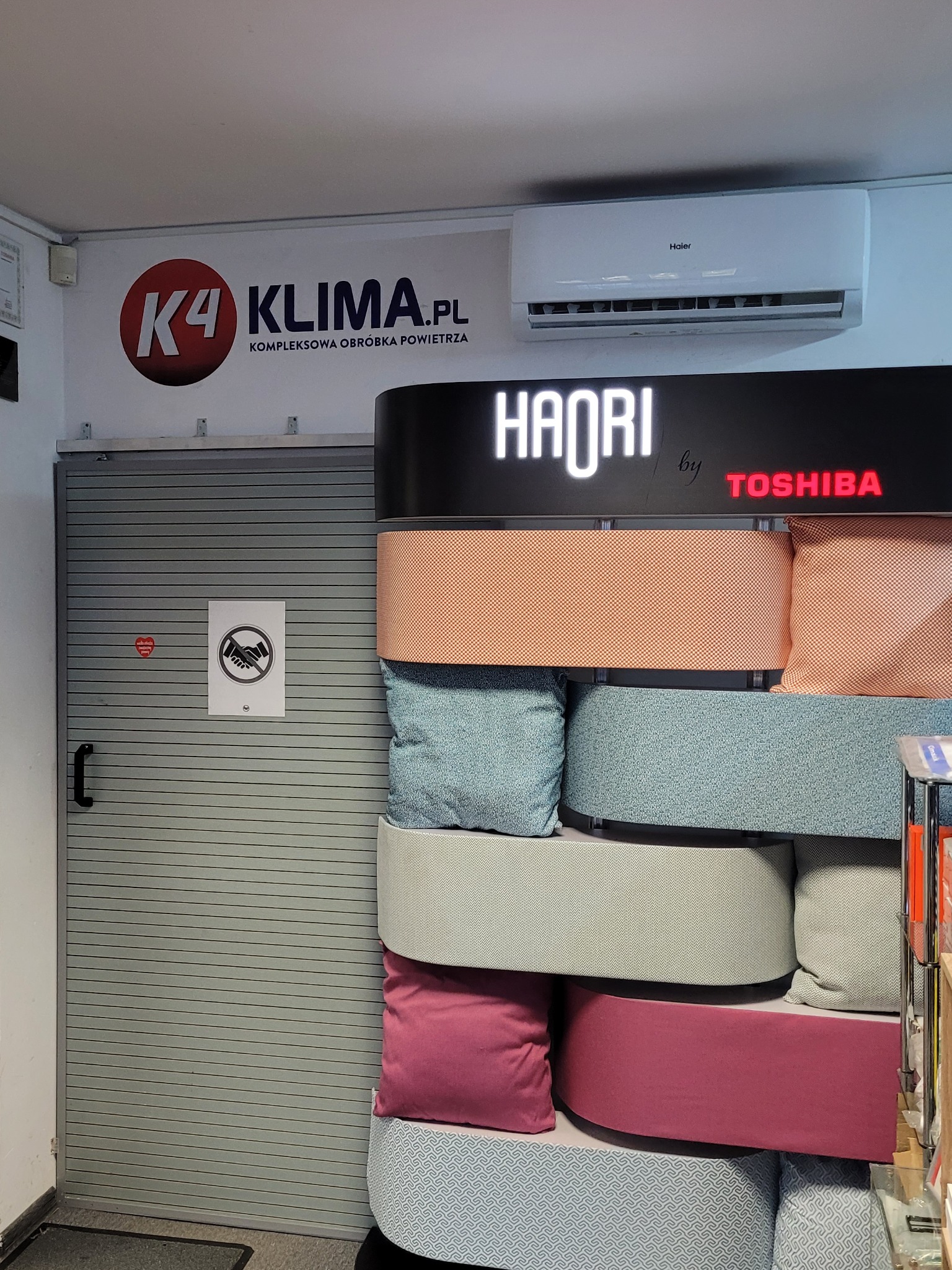 Możliwy każdy kolor pasujący do zasłon lub tapicerki. Brak ograniczeń kolorystycznych