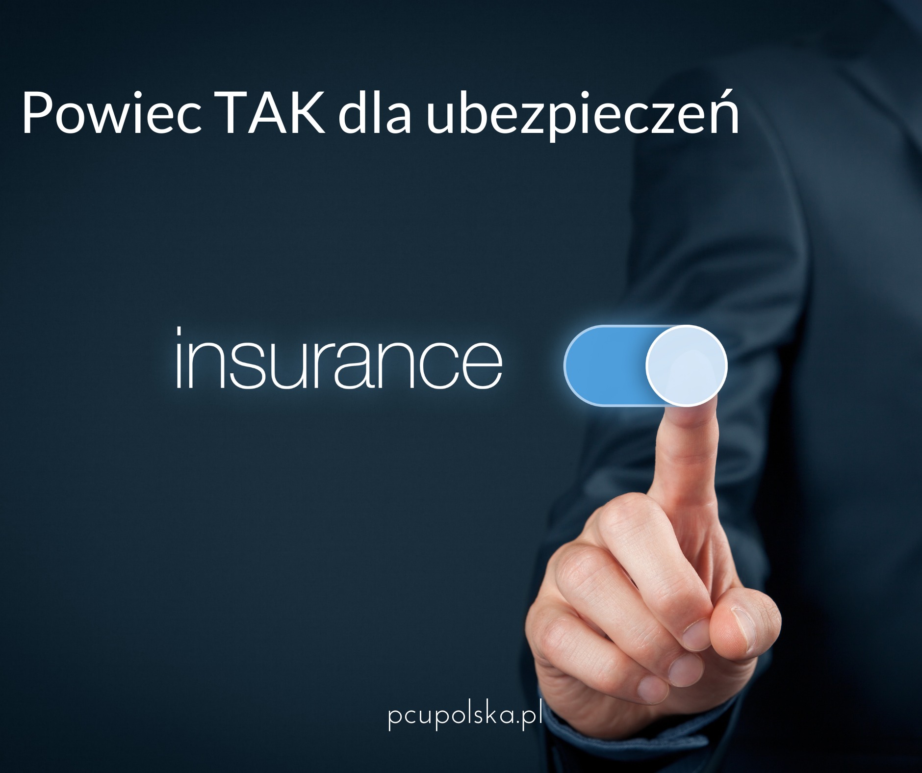 Mężczyzna w garniturze dotyka palcem wirtualnego suwaka z napisem 'insurance' na ciemnym tle, z hasłem 'Powiedz TAK dla ubezpieczeń' u góry.