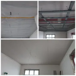 Sufit w trakcie montażu: widoczne metalowe profile, folia ochronna z taśmą oraz zamontowane płyty gipsowo-kartonowe z widocznymi śrubami.