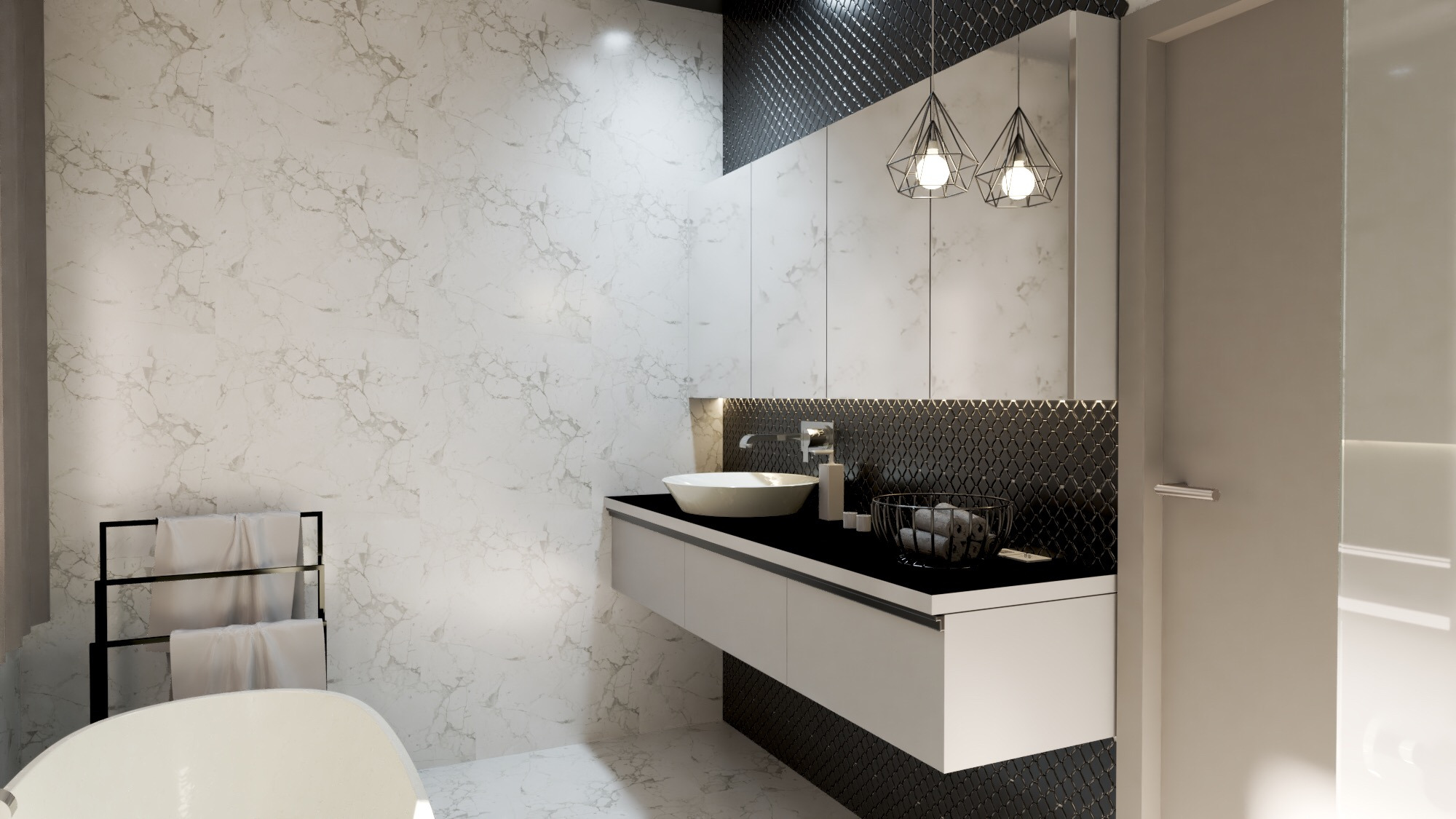 Nowoczesna łazienka z umywalką nablatową, czarnym blatem, marmurowymi płytkami na ścianach i wiszącymi lampami w kształcie diamentów.