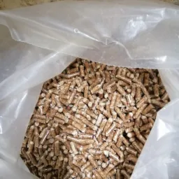 Pellet drzewny 6mm, pakowany w worki 15kg.