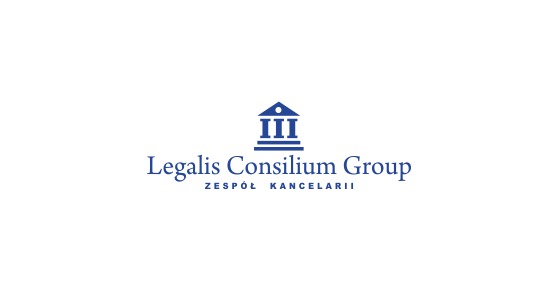 Niebieskie logo 'Legalis Consilium Group Zespół Kancelarii' z symbolem budynku z trzema kolumnami na białym tle.