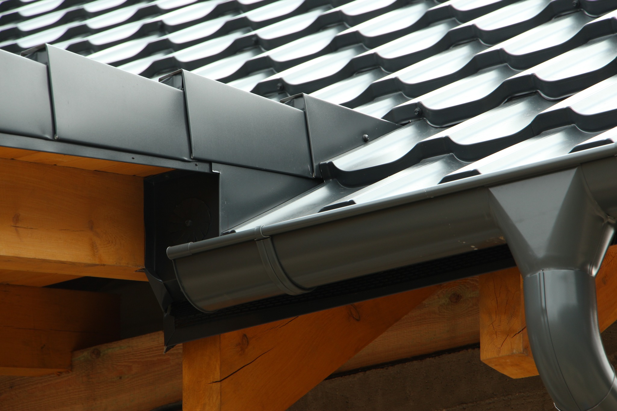 Estetyczne i szczelne połączenie dachów.