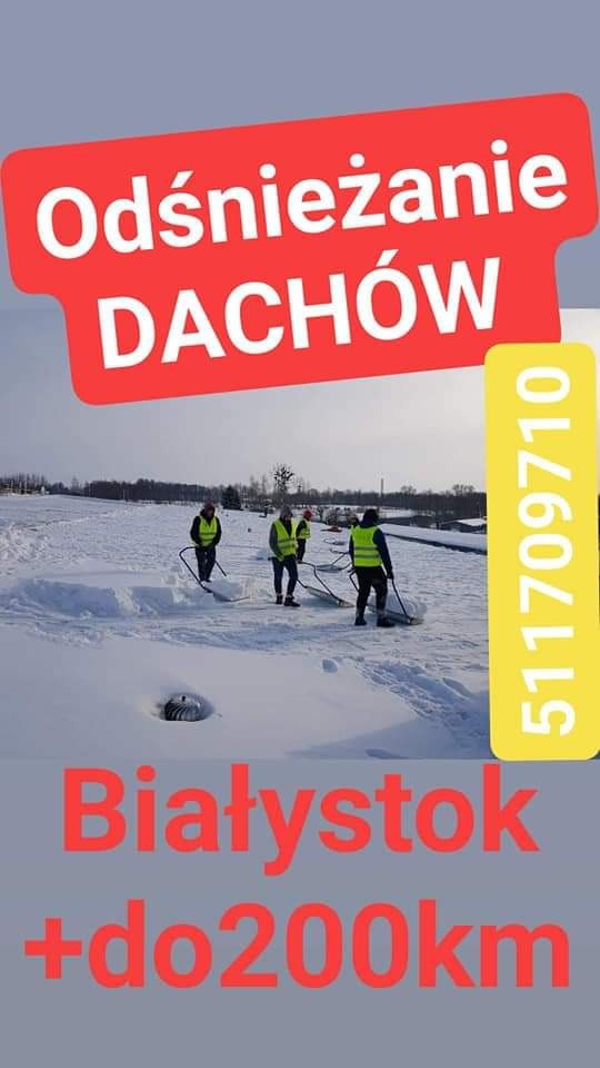 Pracownicy w kamizelkach odblaskowych usuwają śnieg z dachu płaskiego, widoczne narzędzia do odśnieżania, w tle krajobraz zimowy, tekst reklamowy z numerem telefonu i zasięgiem usług.
