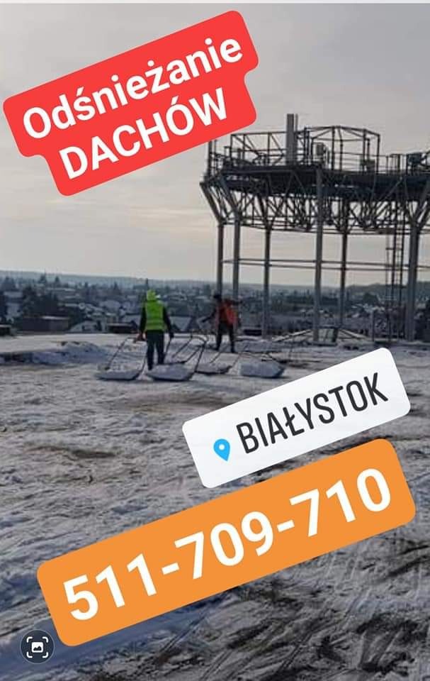 Dwóch pracowników z łopatami usuwa śnieg z dachu konstrukcji w Białymstoku, widoczny numer telefonu kontaktowego.