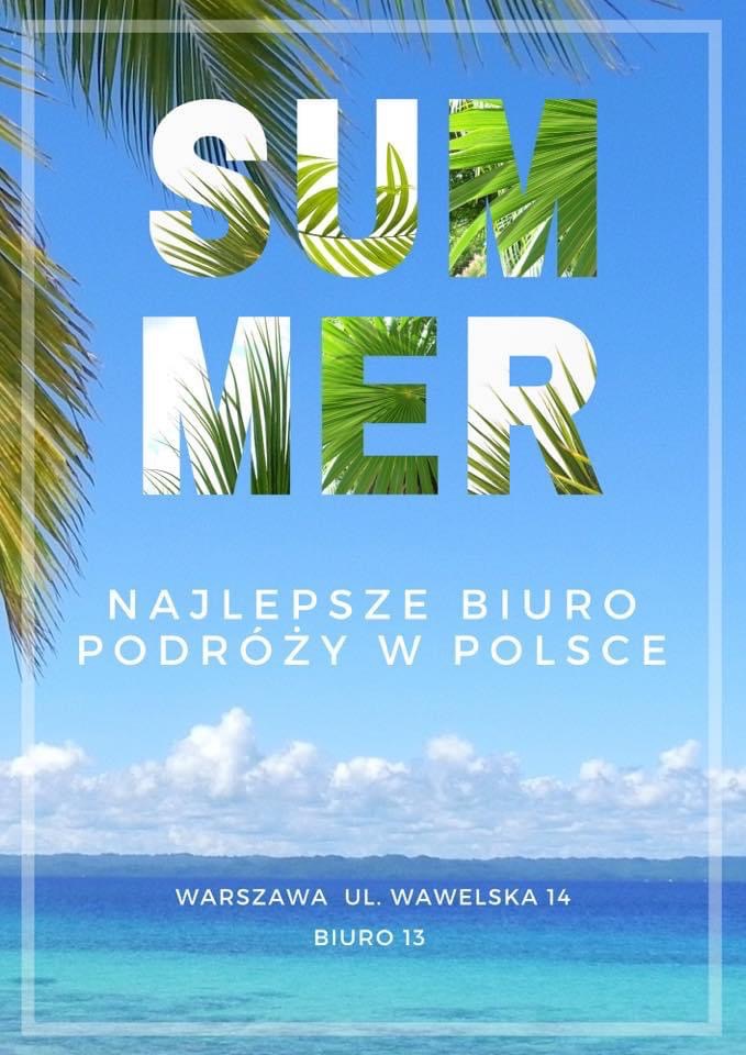 Letnia grafika reklamowa biura podróży z palmami i turkusowym morzem w tle, napis 'SUMMER' wypełniony liśćmi palmowymi, adres biura w Warszawie.