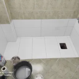 Usunięcie wanny, wylewka, hydroizolacja, płytki