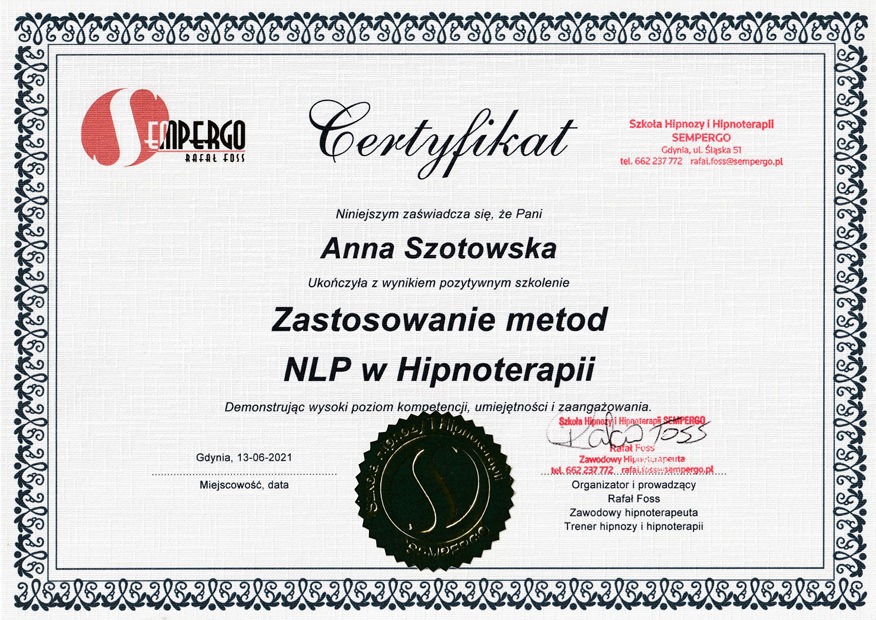 Certyfikat ukończenia szkolenia z zakresu NLP w terapii, wystawiony dla Anny Szotowskiej przez szkołę hipnozy Sempergo, z pieczęcią i podpisem Rafała Fossa.