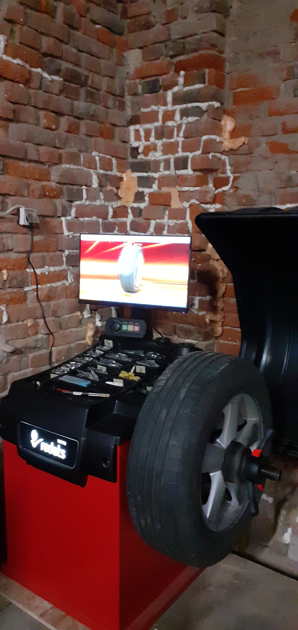 Pracujemy na nowoczesnym markowym sprzęcie Redats