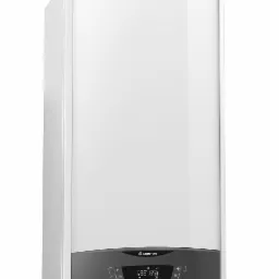 Nowoczesny, biały piec gazowy Ariston Clas One z szarym panelem sterowania i wyświetlaczem LCD, prezentowany na białym tle.