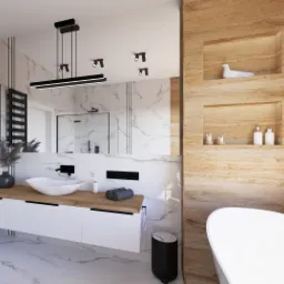 Nowoczesna łazienka z marmurowymi płytkami, drewnianymi akcentami i wolnostojącą wanną, oświetlenie punktowe i liniowe, umywalka nablatowa z drewnianym blatem.