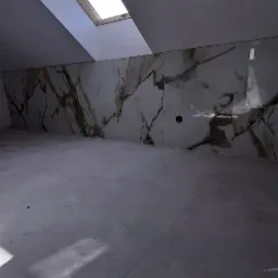 Poddasze po remoncie: wyłożona marmurowymi płytami ściana z otworem na instalację, jasna podłoga z płytek, okno dachowe w drewnianej ramie.