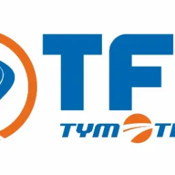 Logo firmy TFL Tym Trans Group z stylizowaną drogą w okręgu i nazwą firmy w kolorach niebieskim i pomarańczowym.