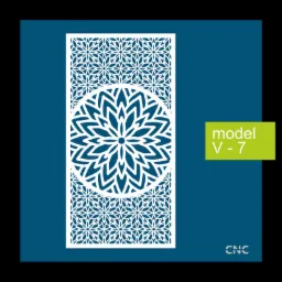 Biały panel dekoracyjny z wyciętym laserowo wzorem kwiatowym i geometrycznym na niebieskim tle, model V-7.