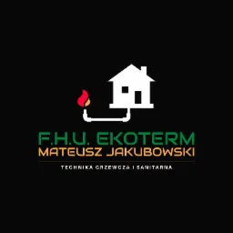 Logo firmy F.H.U. EKOTERM Mateusz Jakubowski z ikoną domu podłączonego do płomienia, specjalizującej się w technice grzewczej i sanitarnej.