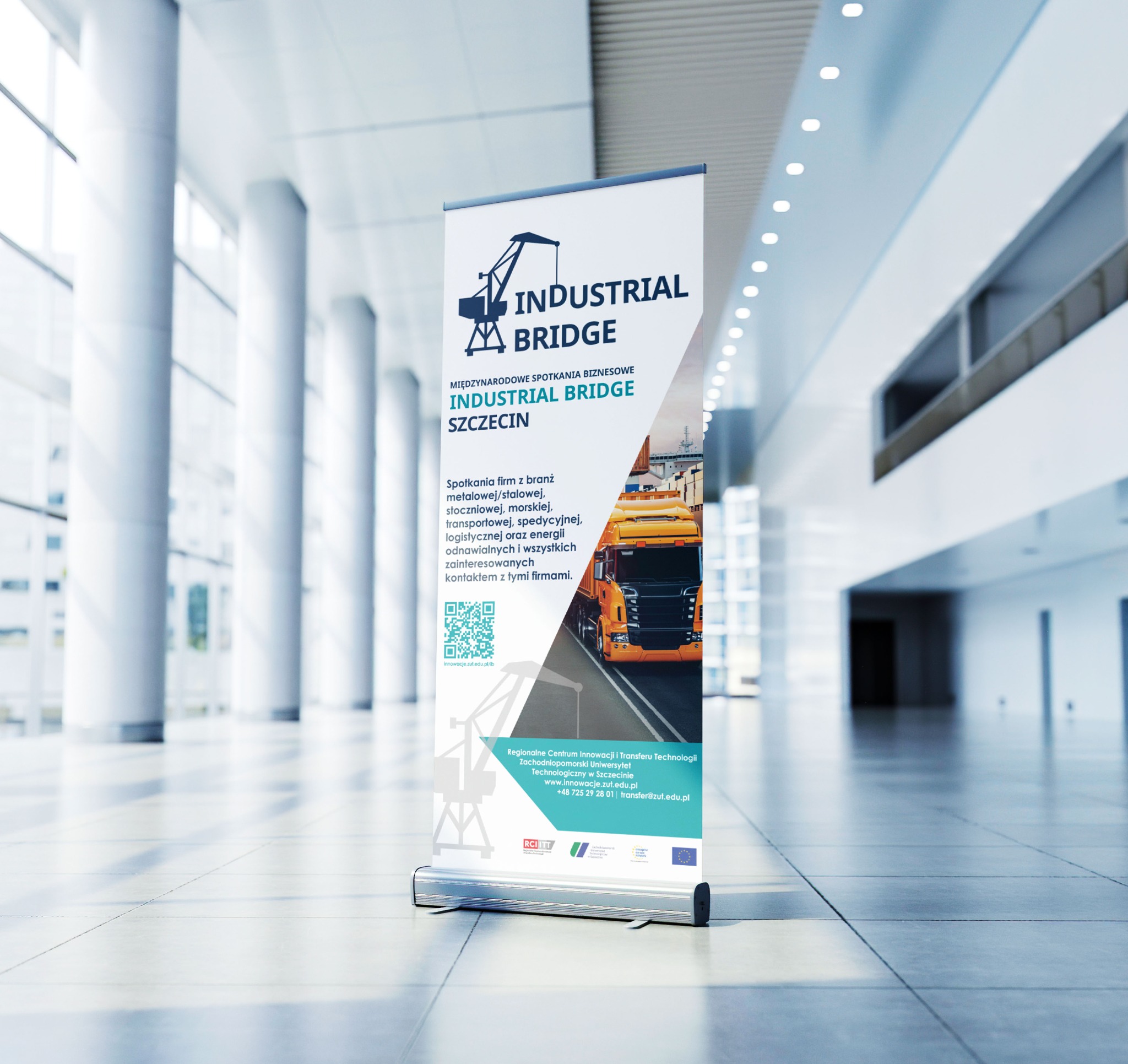 Roll-up reklamowy z logo Industrial Bridge i informacjami o międzynarodowych spotkaniach biznesowych w Szczecinie, prezentujący branże metalową, transportową i energetyczną, umieszczony...