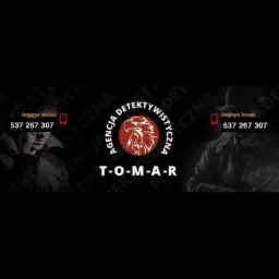 Czarno-czerwone logo agencji detektywistycznej z wizerunkiem orła w okręgu, nazwami detektywów Mariusza i Tomasza oraz numerem telefonu.