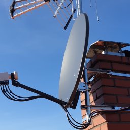 Montaż zestawu anten do odbioru telewizji naziemnej cyfrowej DVB-T oraz satelity.