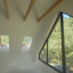 Poddasze w stanie deweloperskim z drewnianymi belkami stropowymi, dwoma oknami dachowymi i dużym oknem trójkątnym z widokiem na las.