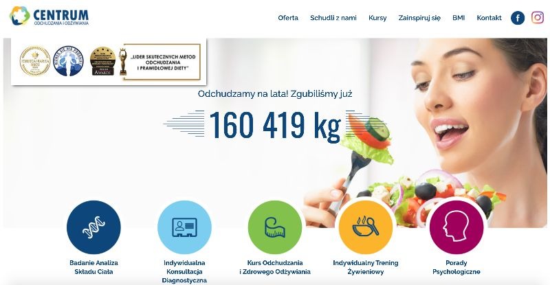 Strona internetowa centrum odchudzania i odżywiania z informacją o utracie 160 419 kg, nagrodami i uśmiechniętą kobietą jedzącą sałatkę na widoku.