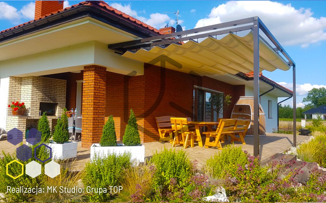 Realizacja pergoli tkaninowej przez MK Studio.