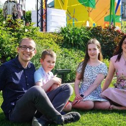 Sesja rodzinna w ogrodach Zamku Królewskiego 