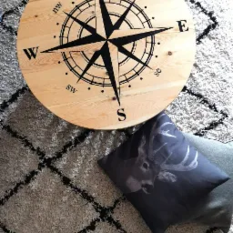 Stolik kawowy kompas