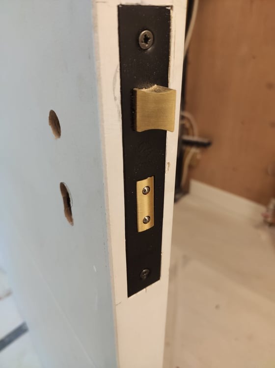 zakuwanie zamków wprawianie drzwi