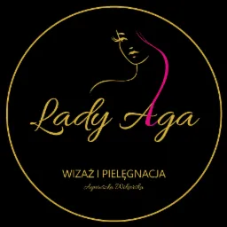 Eleganckie logo firmy Lady Aga, przedstawiające stylizowaną złotą sylwetkę kobiety z różowym akcentem we włosach, otoczone złotą obwódką na czarnym tle, z tekstem 'Wizaż i pielęgnacja Agnieszka...