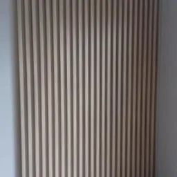 Lamele ścienne jako dekoracja wnetrza. Materiał MDF + okleina. Montaż przy użyciu kleju.