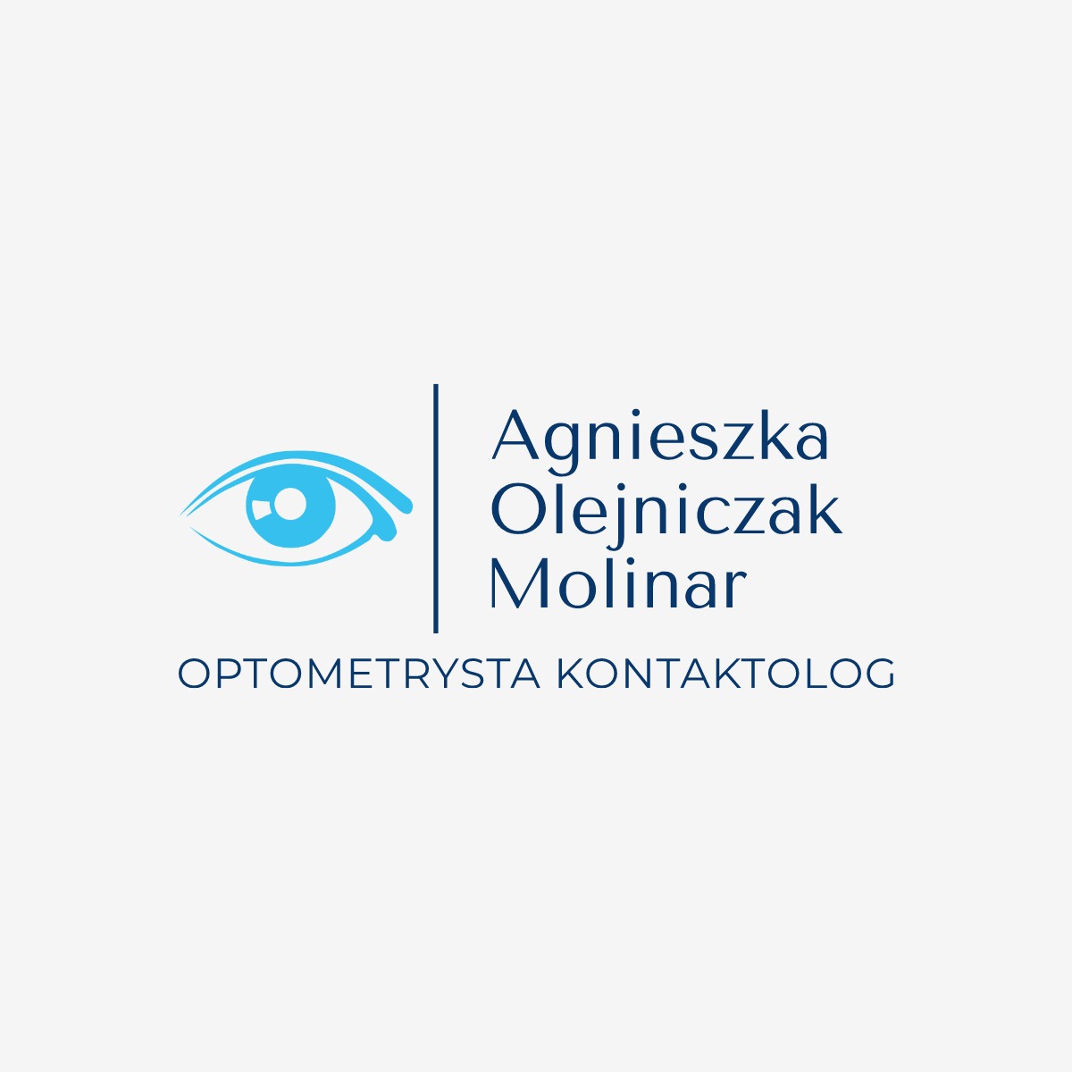 Logo firmy: Stylizowany błękitny rysunek oka obok pionowej kreski, nazwa firmy Agnieszka Olejniczak Molinar, pod spodem napis Optometrysta Kontaktolog.